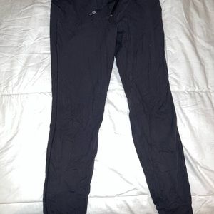 Woman’s lululemon joggers size 6